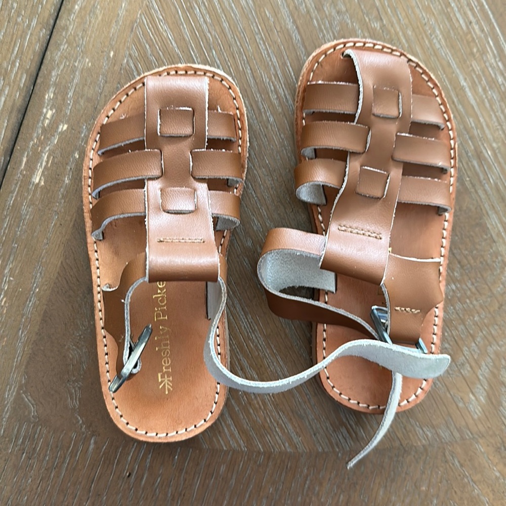 Freshly Picked toddler Sandals size 7